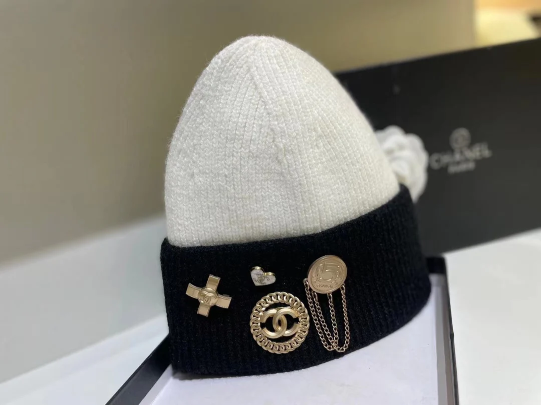 Chanel - Вязаная шапка с цветовыми блоками - 1