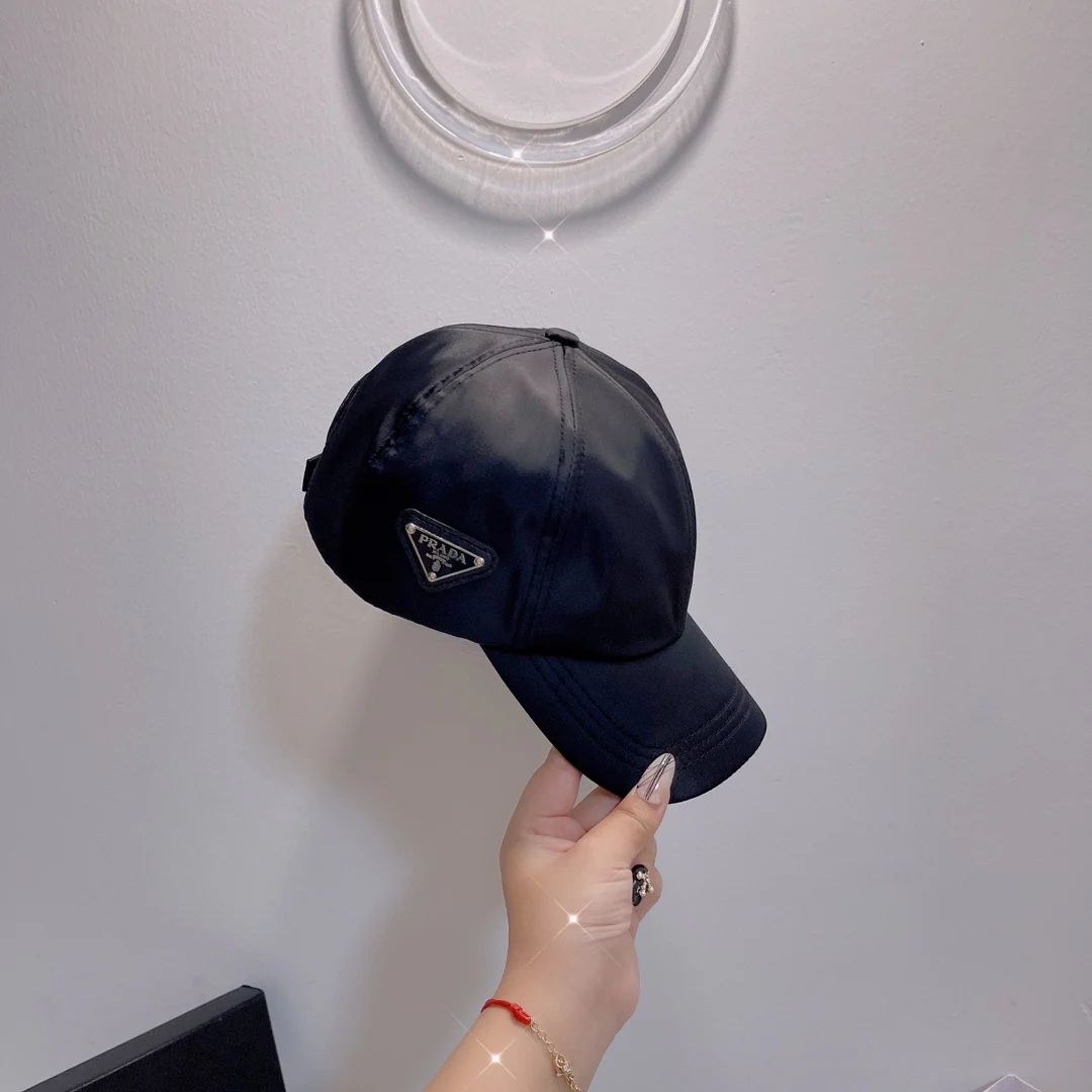 Классическая бейсболка Prada с треугольным логотипом - 2022 (аналогичная той, что в бутике) - 2