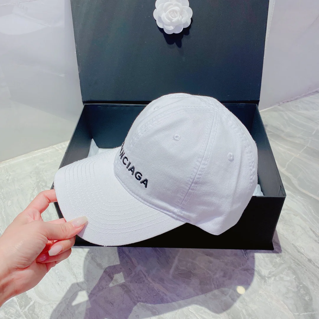 Balenciaga - Классическая бейсболка с вышивкой - 1