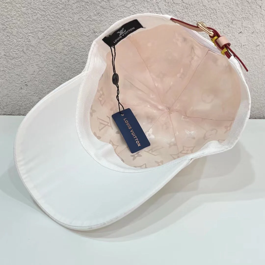 LV - Универсальная бейсболка