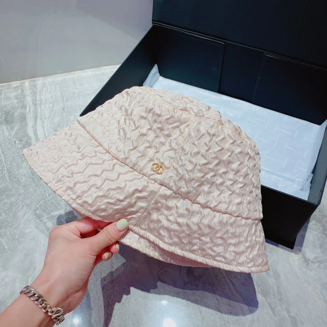 Chanel - Рыбацкая шляпа с волнообразным узором