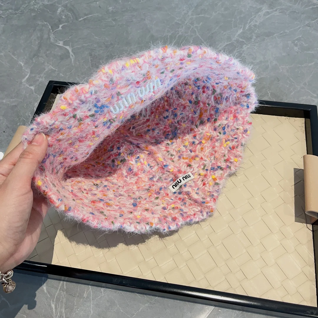 Miu Miu - Новая красочная вязаная шапка из осенне-зимней коллекции - Розовая