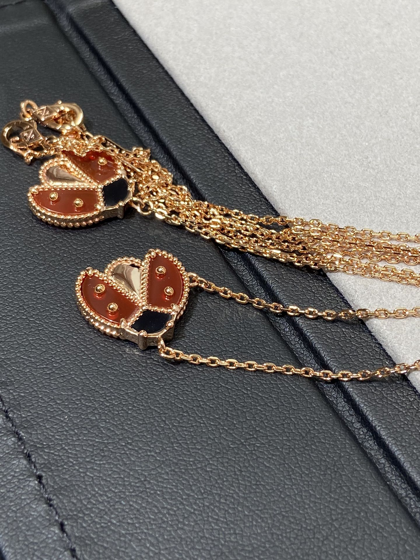 Van Vuitton - Колье 136