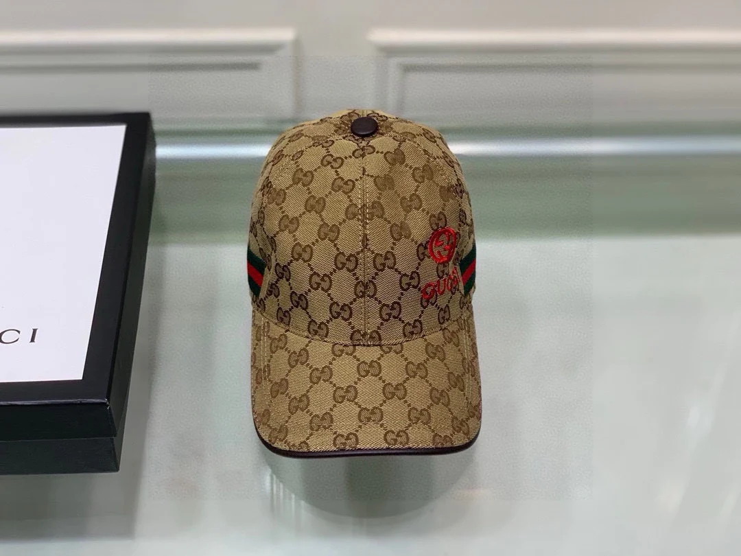 Классическая бейсболка Gucci с красным логотипом - коричневая