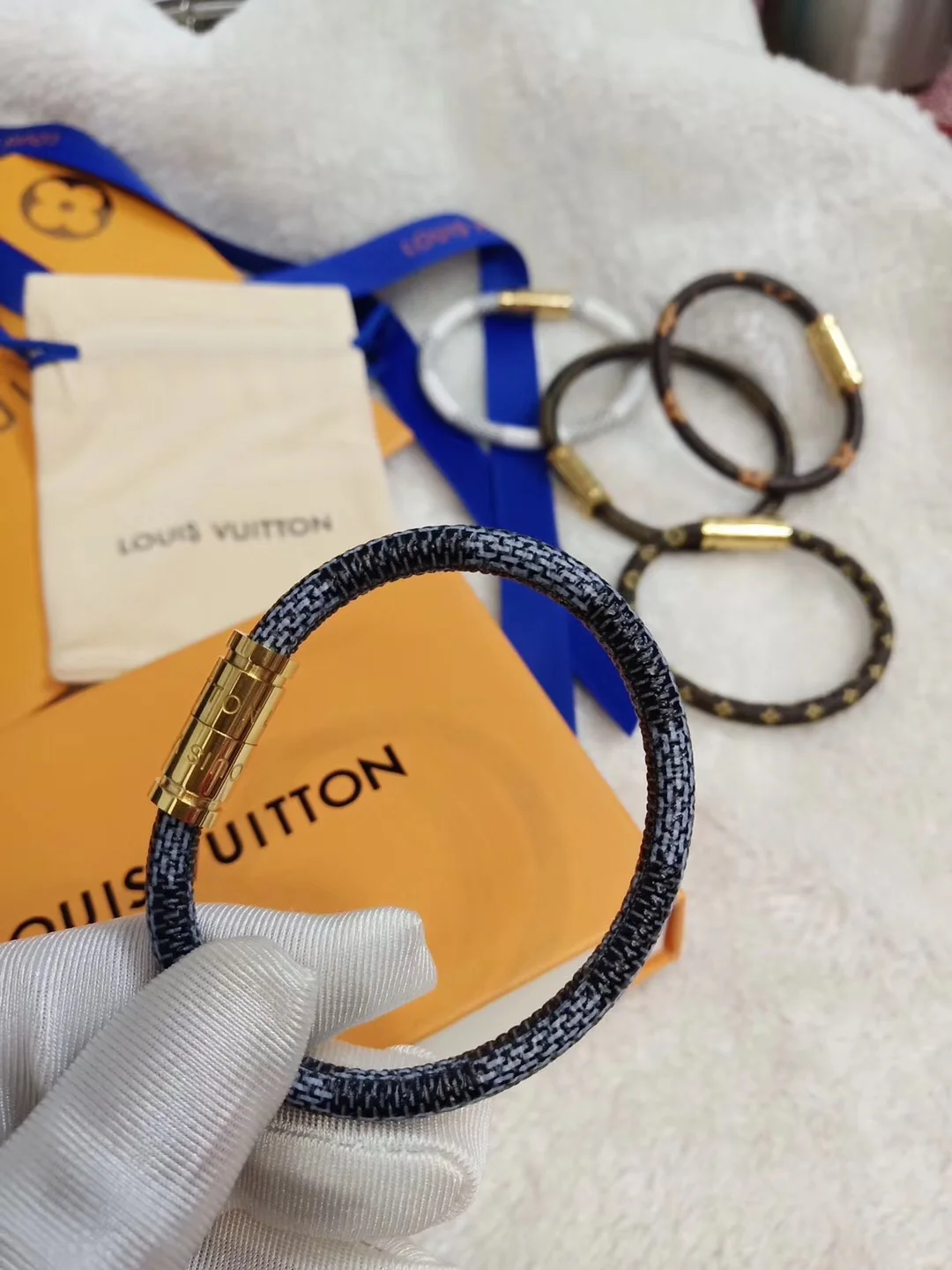 LV-браслет