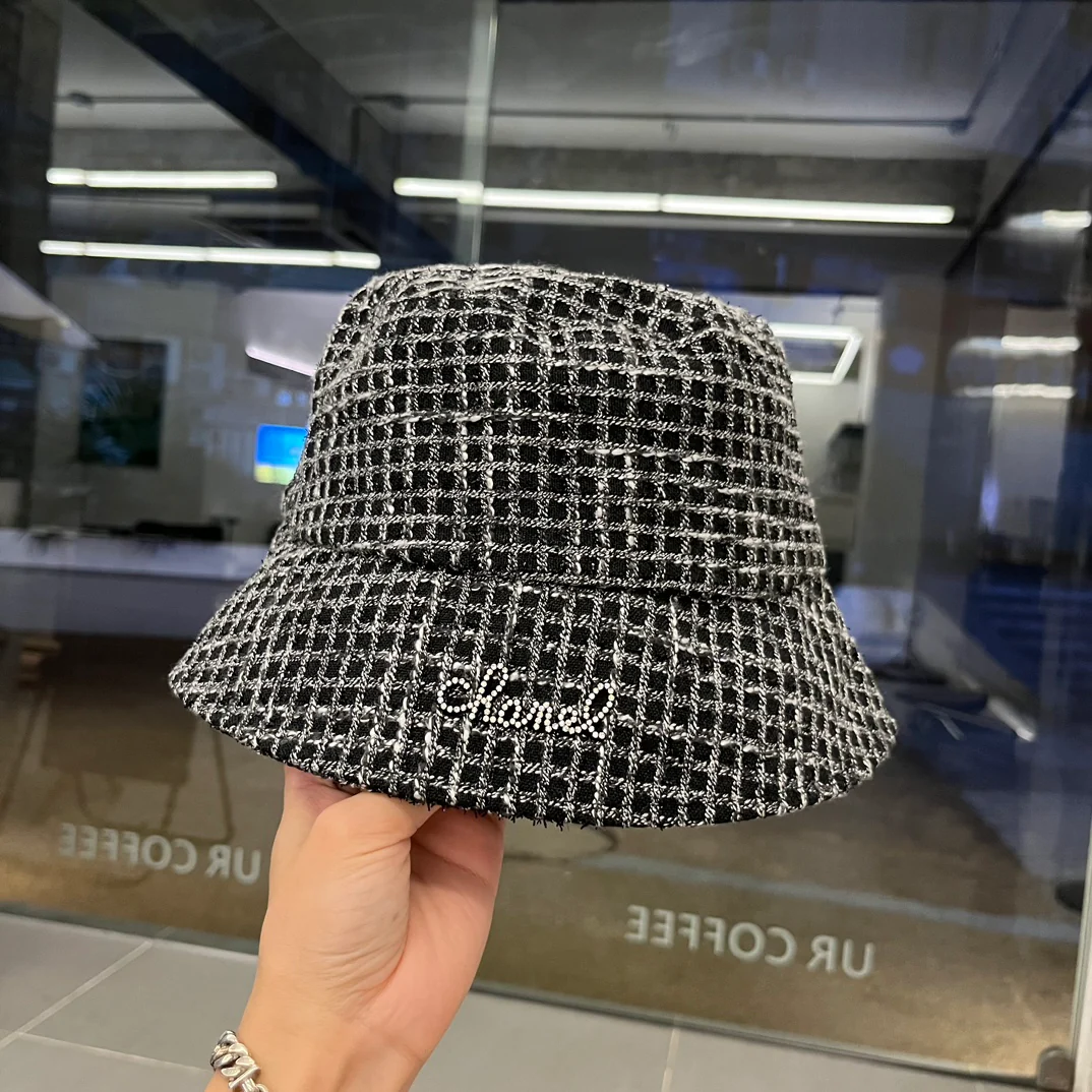 Рыбацкая шляпа в клетку Chanel - черная
