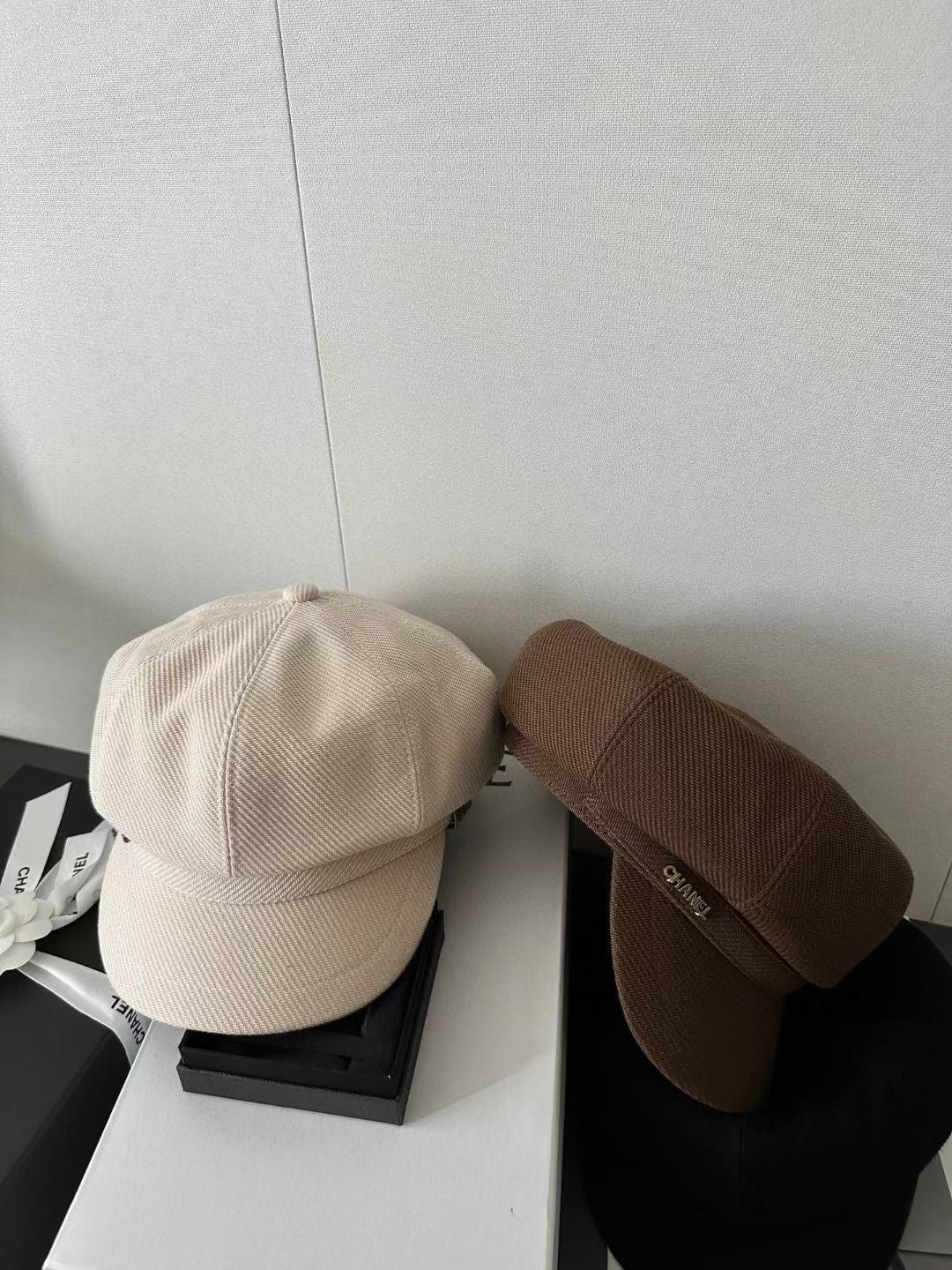 Chanel - Ретро-шик кепка-газетчбокс для начала осени