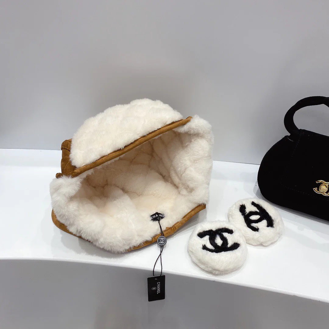 Шляпа Chanel с защитой ушей, коричневая.