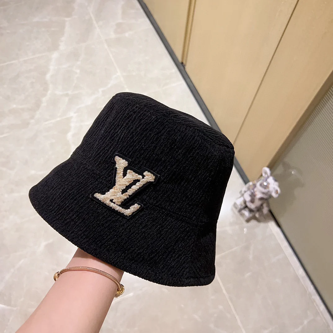 Панама LV 2023 из вельвета - черная