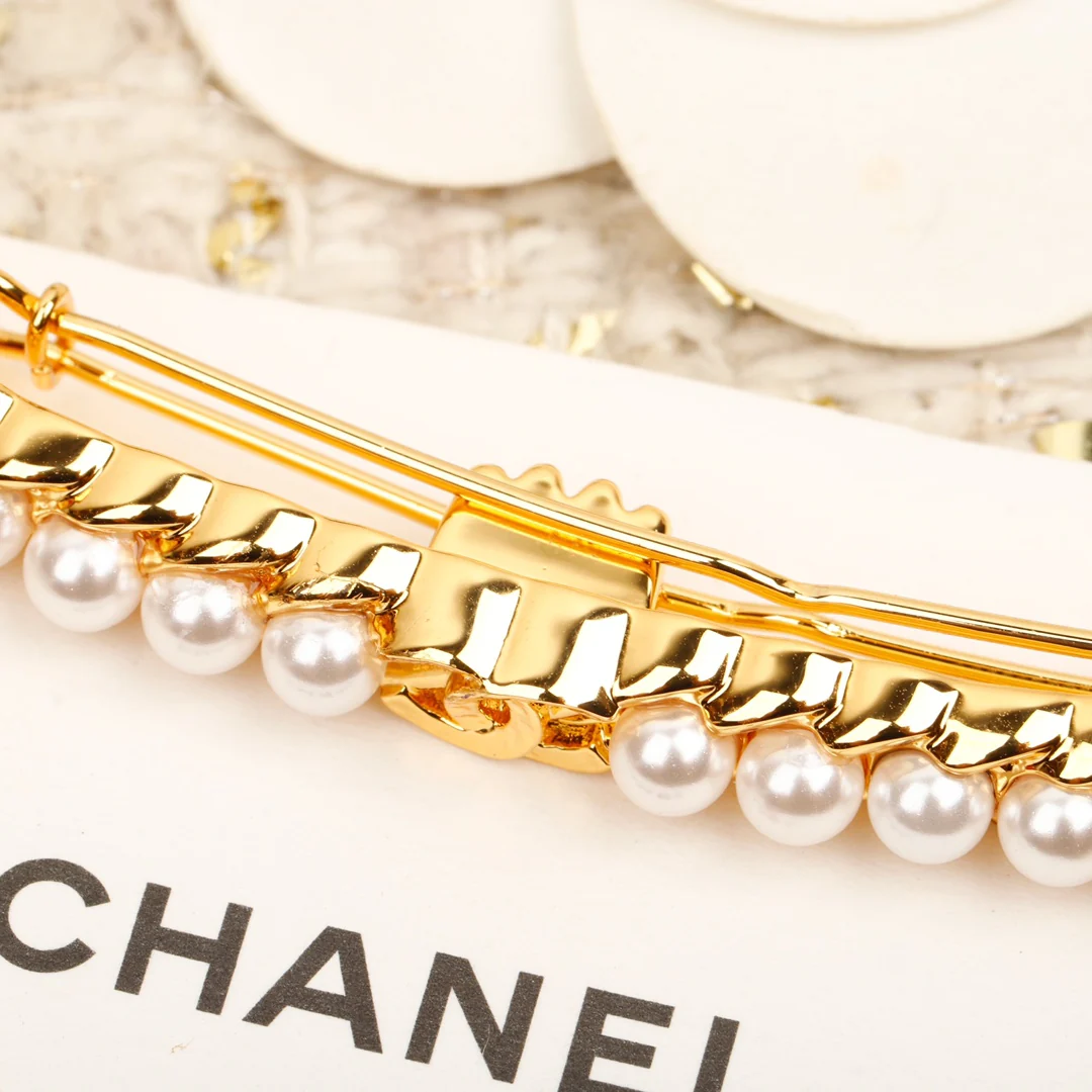 Заколка для волос Chanel 006