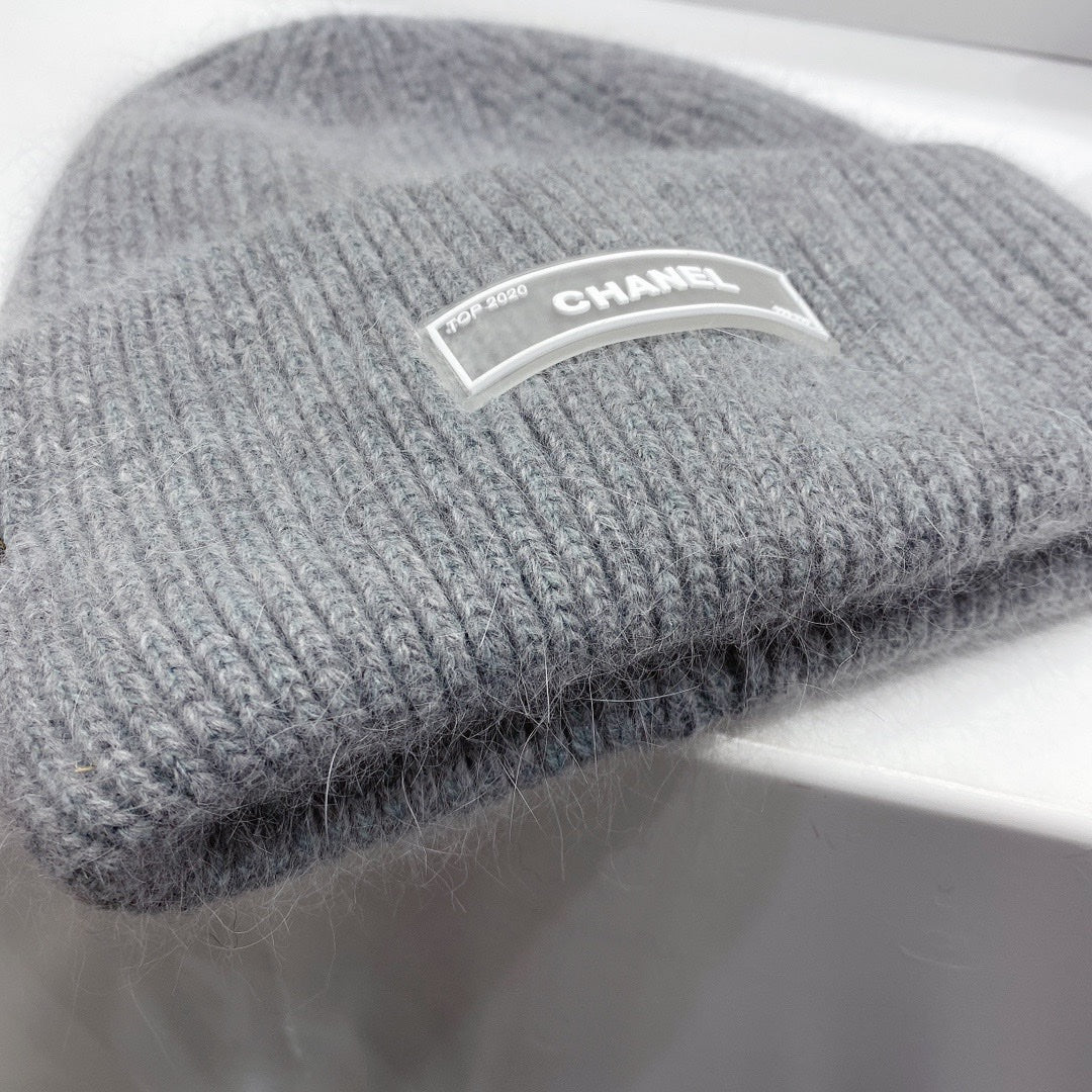 Chanel - Вязаная шапка из кроличьего меха - Серая