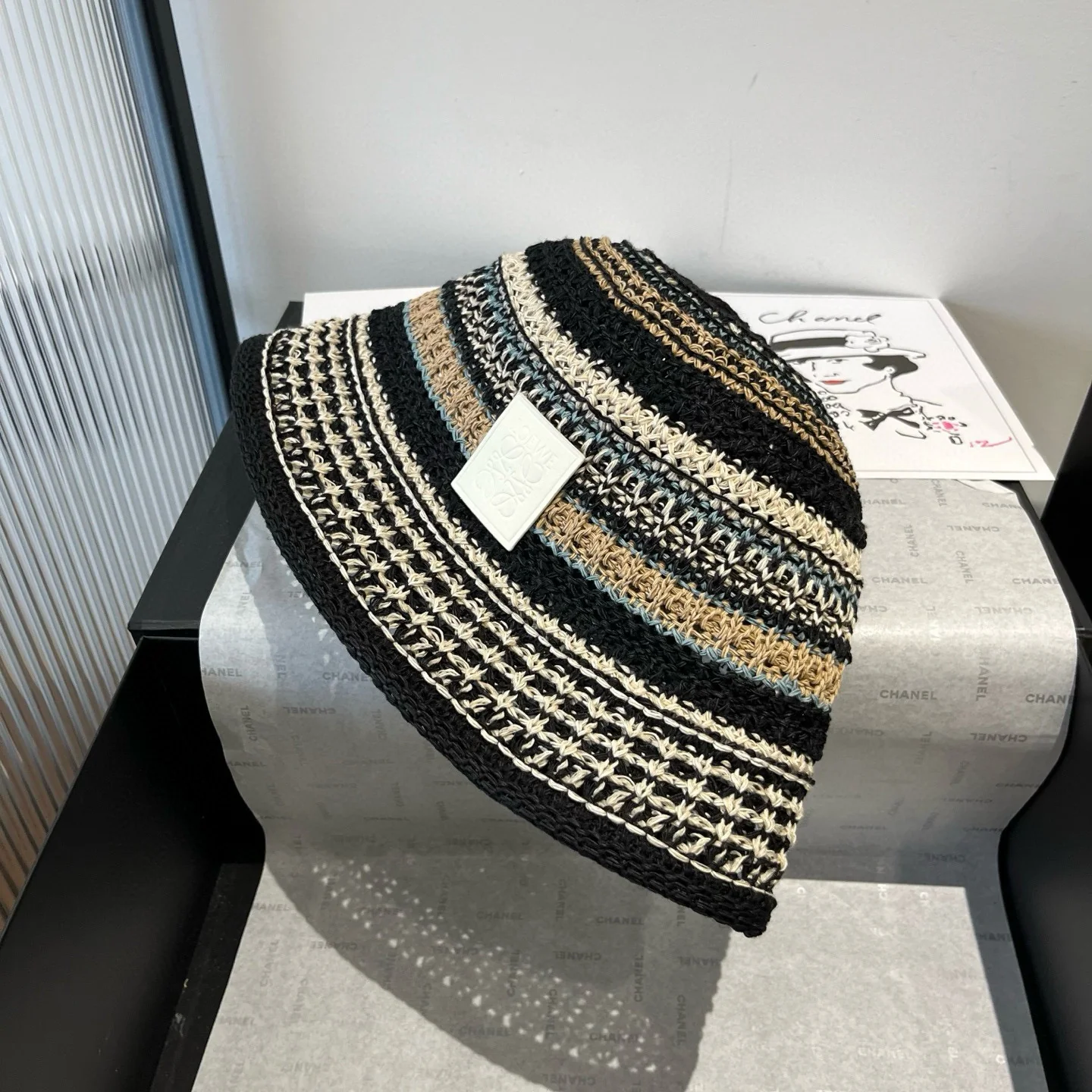 Вязаная крючком рыбацкая шапка LOEWE - черная