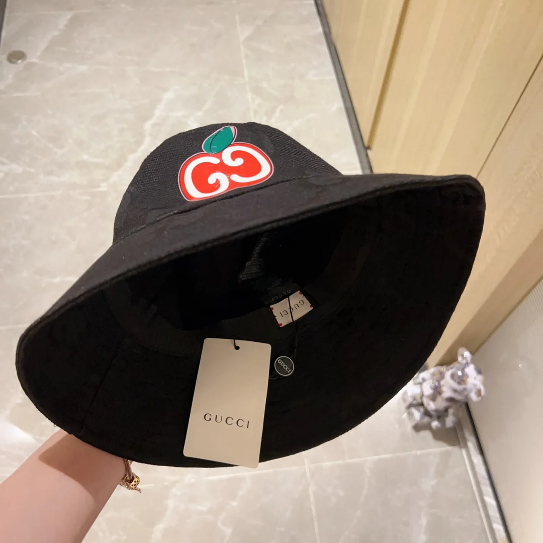 Новинка сезона весна/лето 2023 от Gucci - Панама Apple - Черная