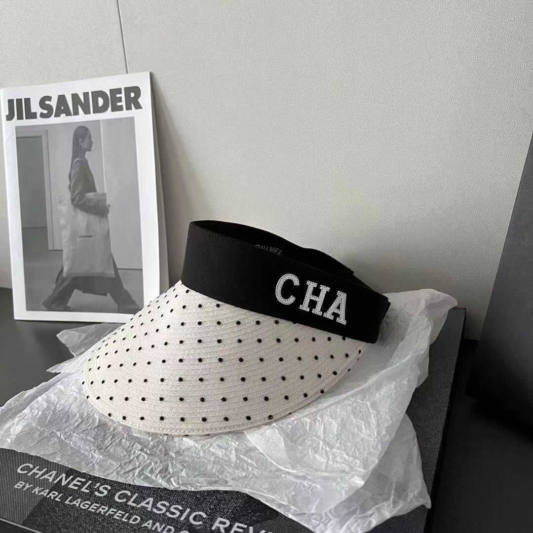 Солнцезащитная шляпа Chanel - Открытая вдова