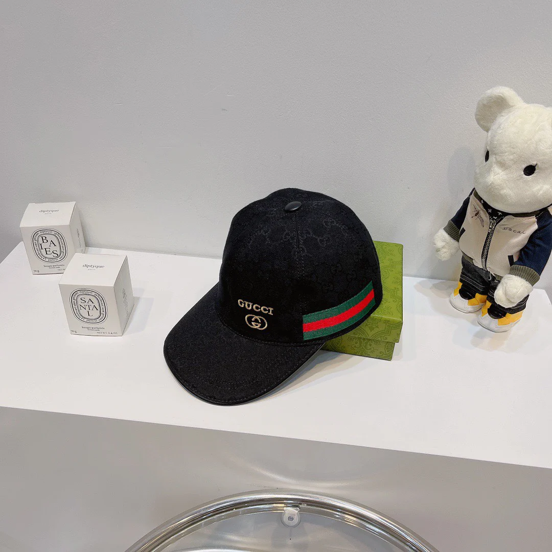 Классическая холщовая бейсболка Gucci с небольшой вышивкой - черная