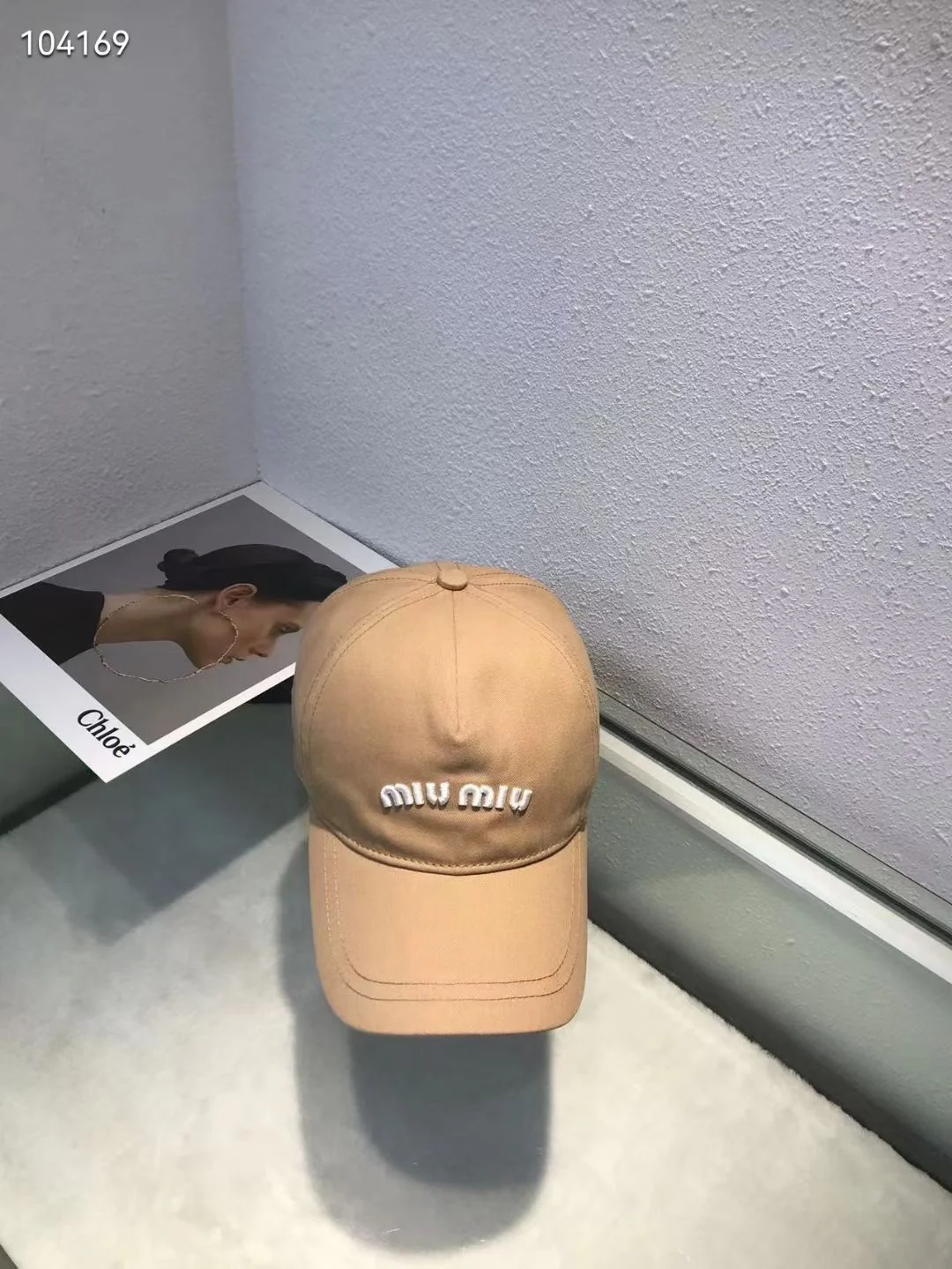 Новая бейсболка Miu Miu весна/лето 2023