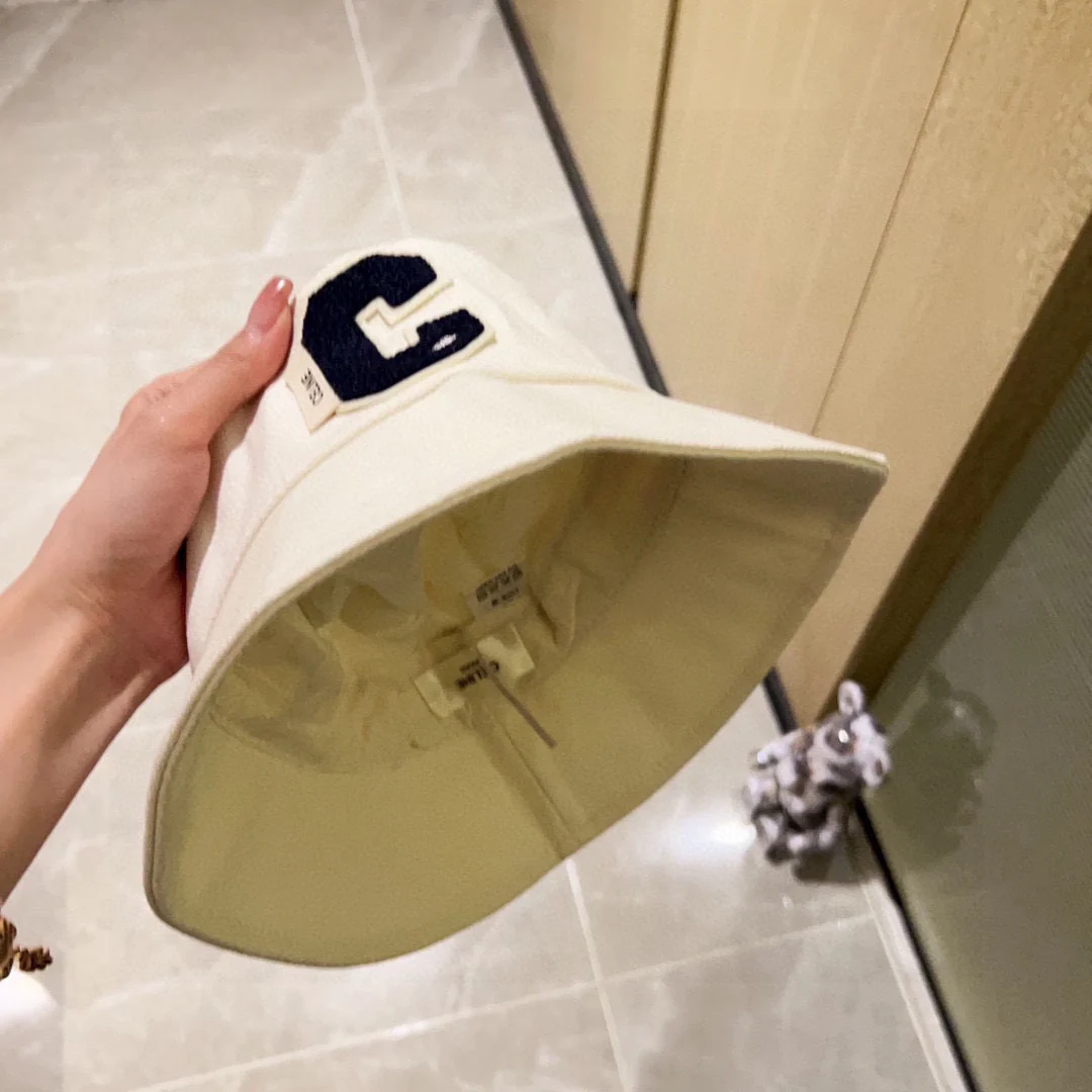 Новинка 2024 года от Celine - Панама с неровными полями - Белая