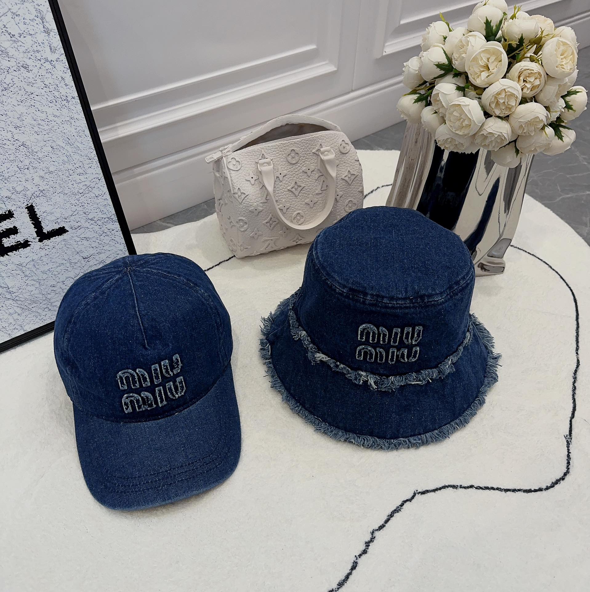 Джинсовая бейсболка с логотипом Miu Miu