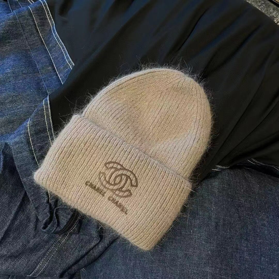 Chanel - Шапка из кроличьего меха - 1
