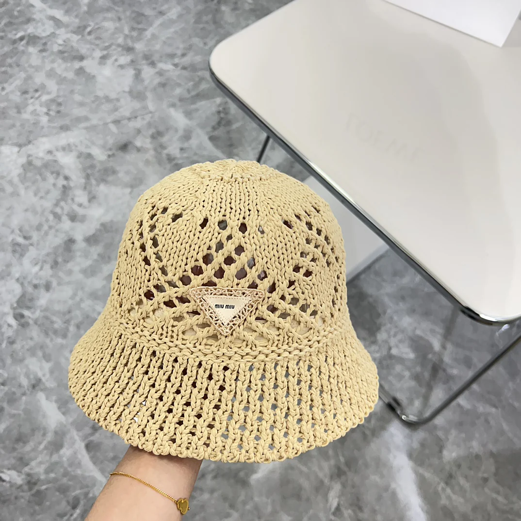 Новая ажурная простая рыбацкая шляпа Miu Miu 2024 года - абрикосовый цвет.