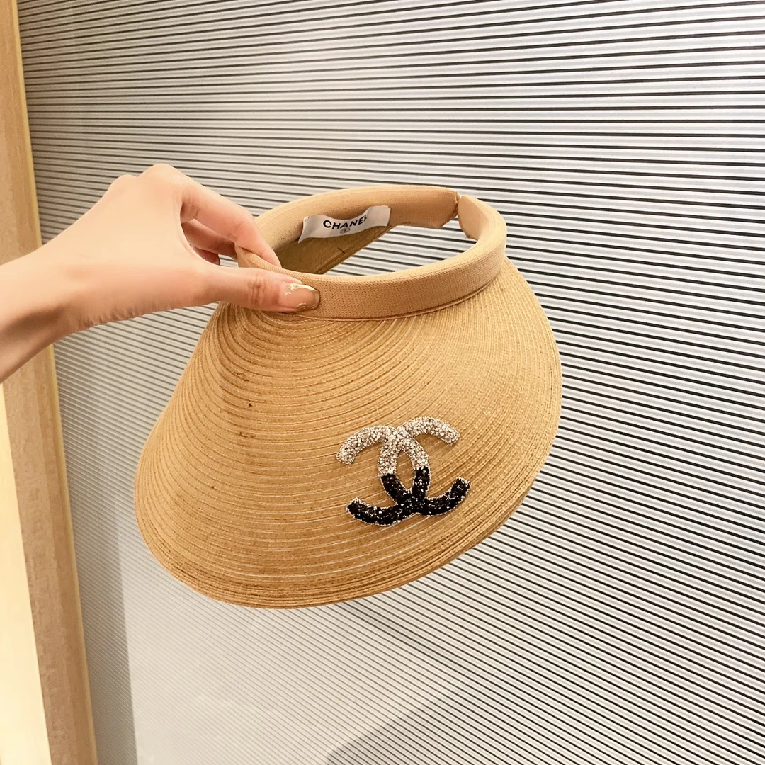 Солнцезащитная шляпа Chanel с пайетками и логотипом - 1