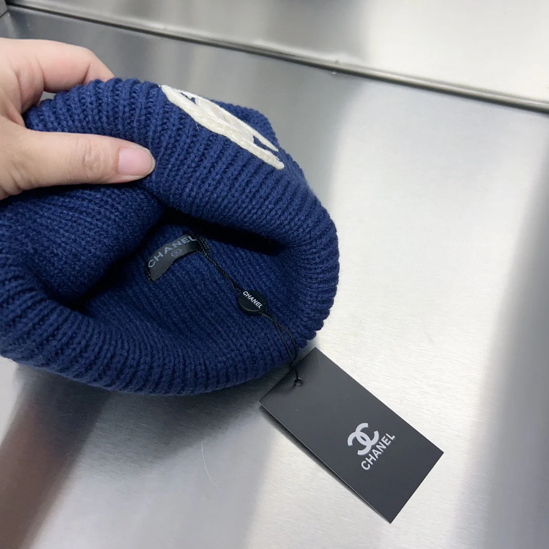 Chanel - Универсальная вязаная шапка с двойной буквой С