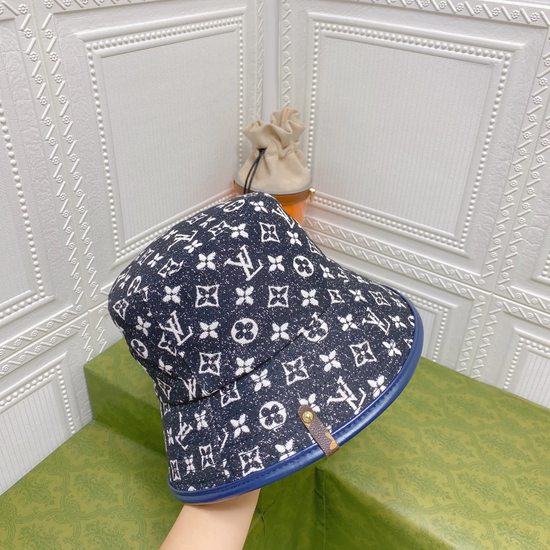 LV - Рыбацкая шляпа с кожаной отделкой и монограммой