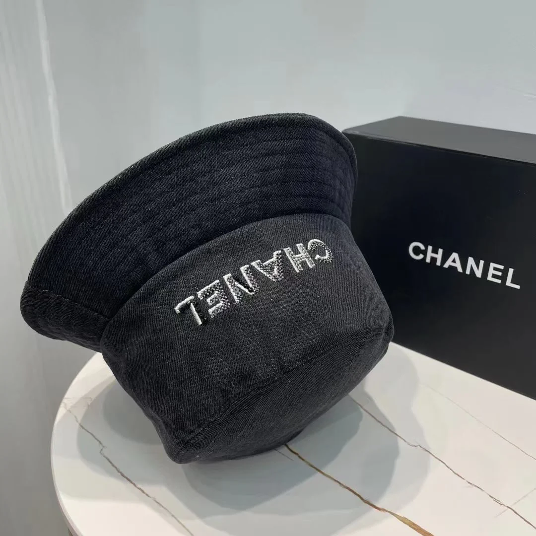 Рыбацкая шляпа Chanel, украшенная пайетками и стразами - Рекомендовано на Xiaohongshu - 2