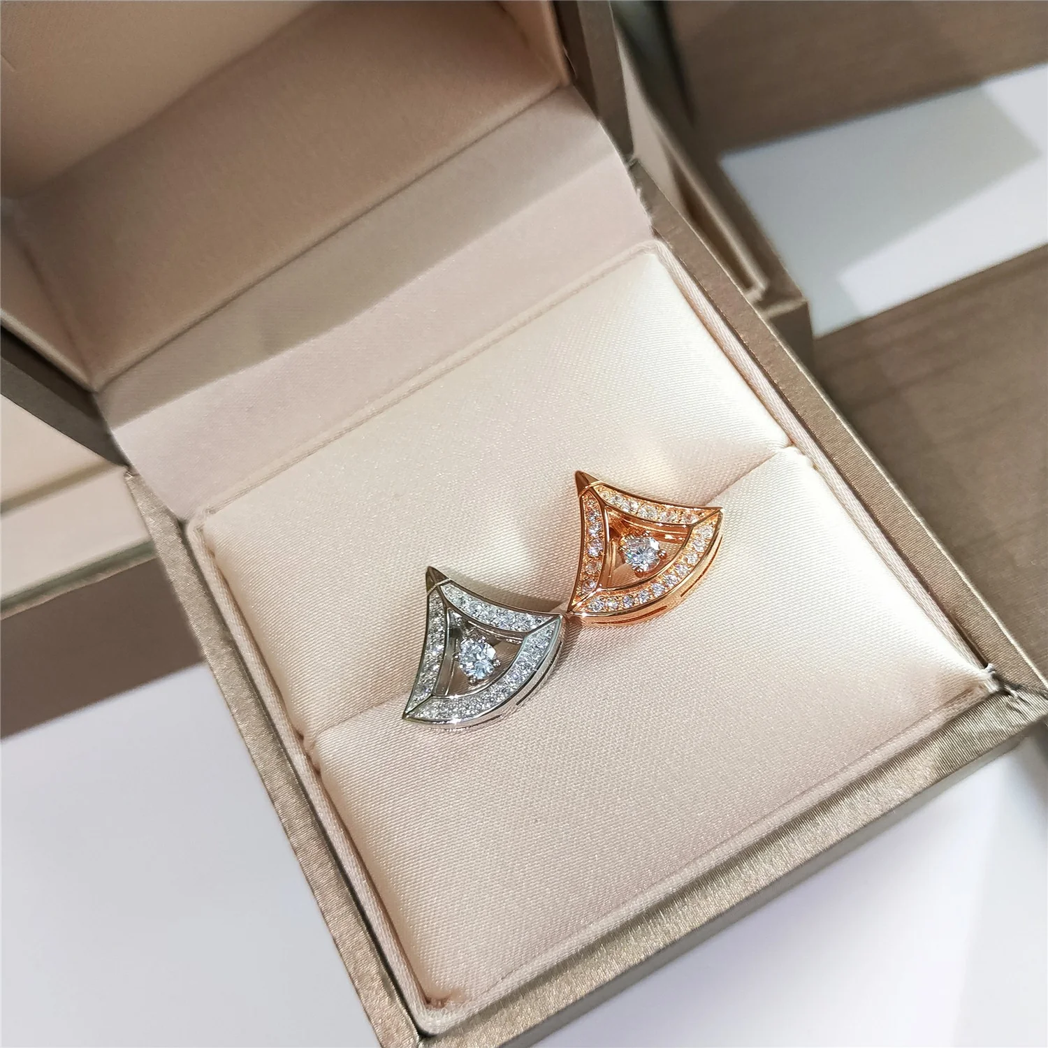 Серьги Bvlgari 025