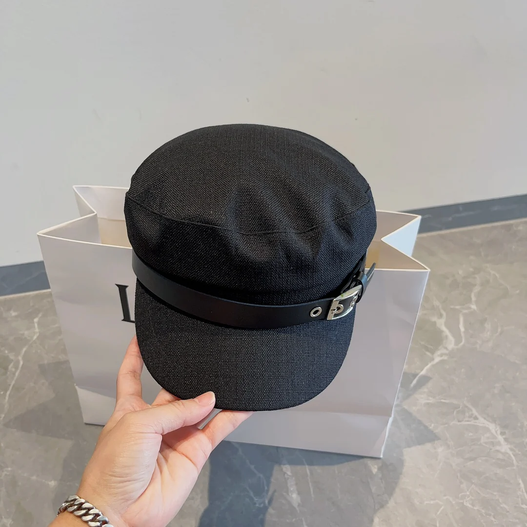 Prada - Новая модель берета на пуговицах для осенне-зимнего сезона - Черный