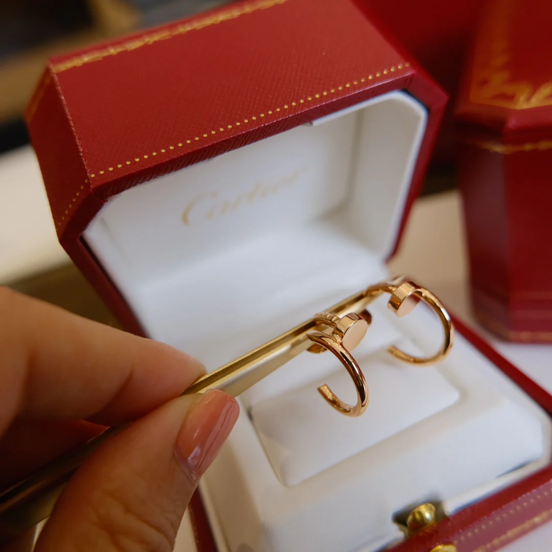 Серьги Cartier 010