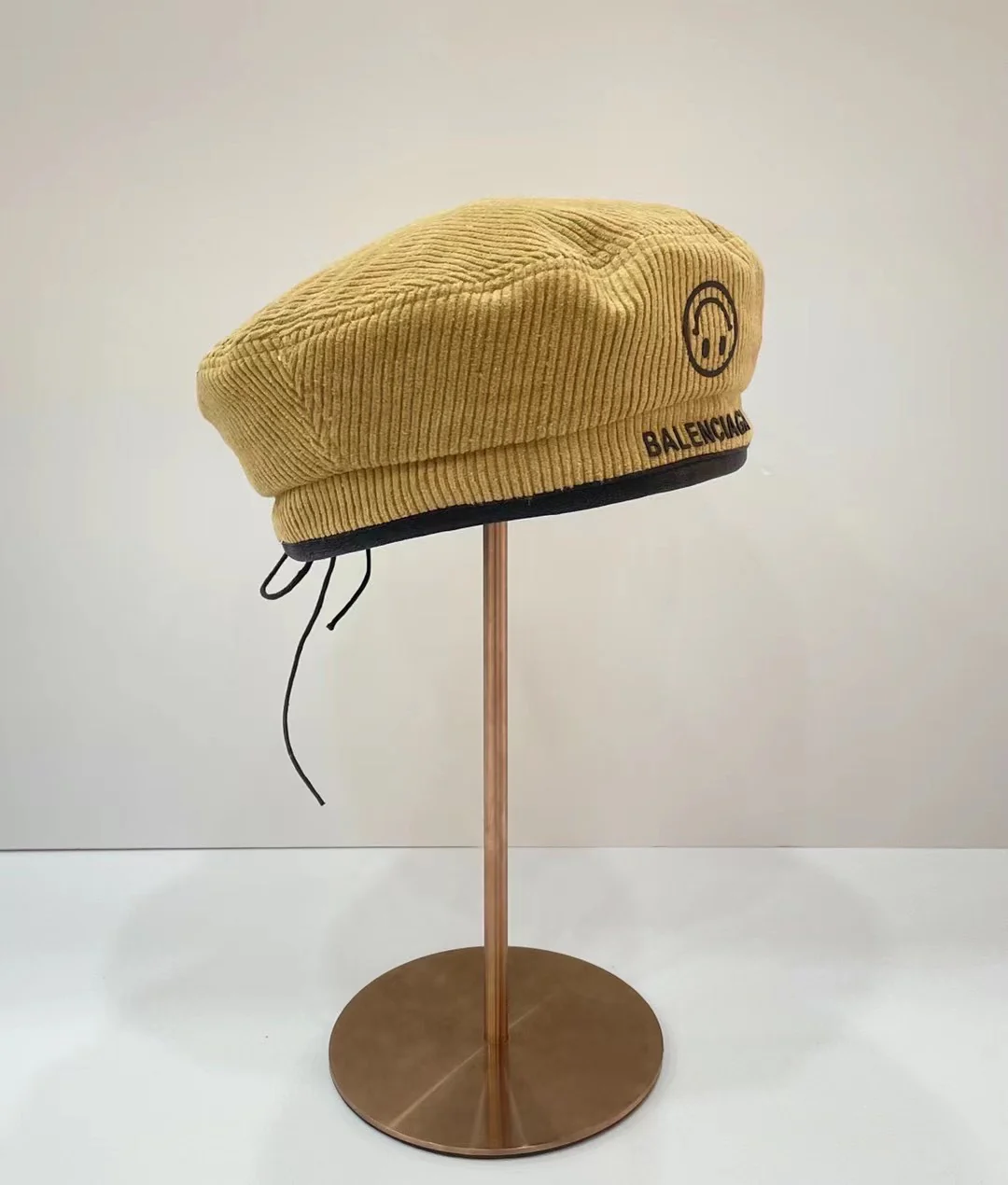 Balenciaga - Улыбающийся вельветовый берет