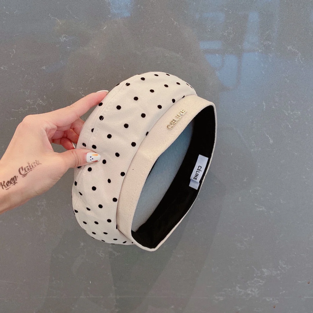 Берет Celine в горошек - белый