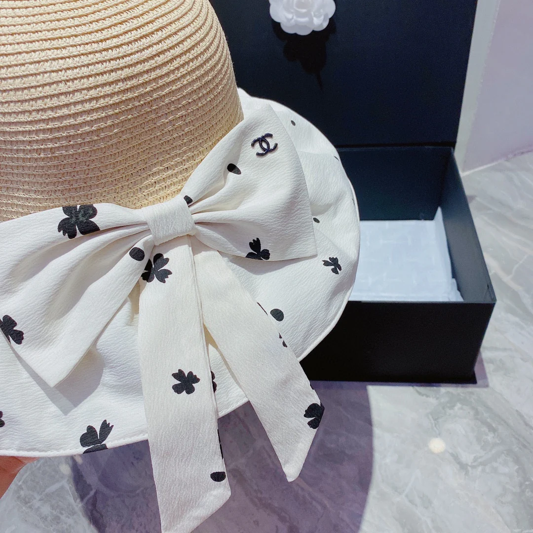 Chanel - Шляпа-бабочка в стиле пэчворк, широкая, из ткани, устойчивой к УФ-излучению.