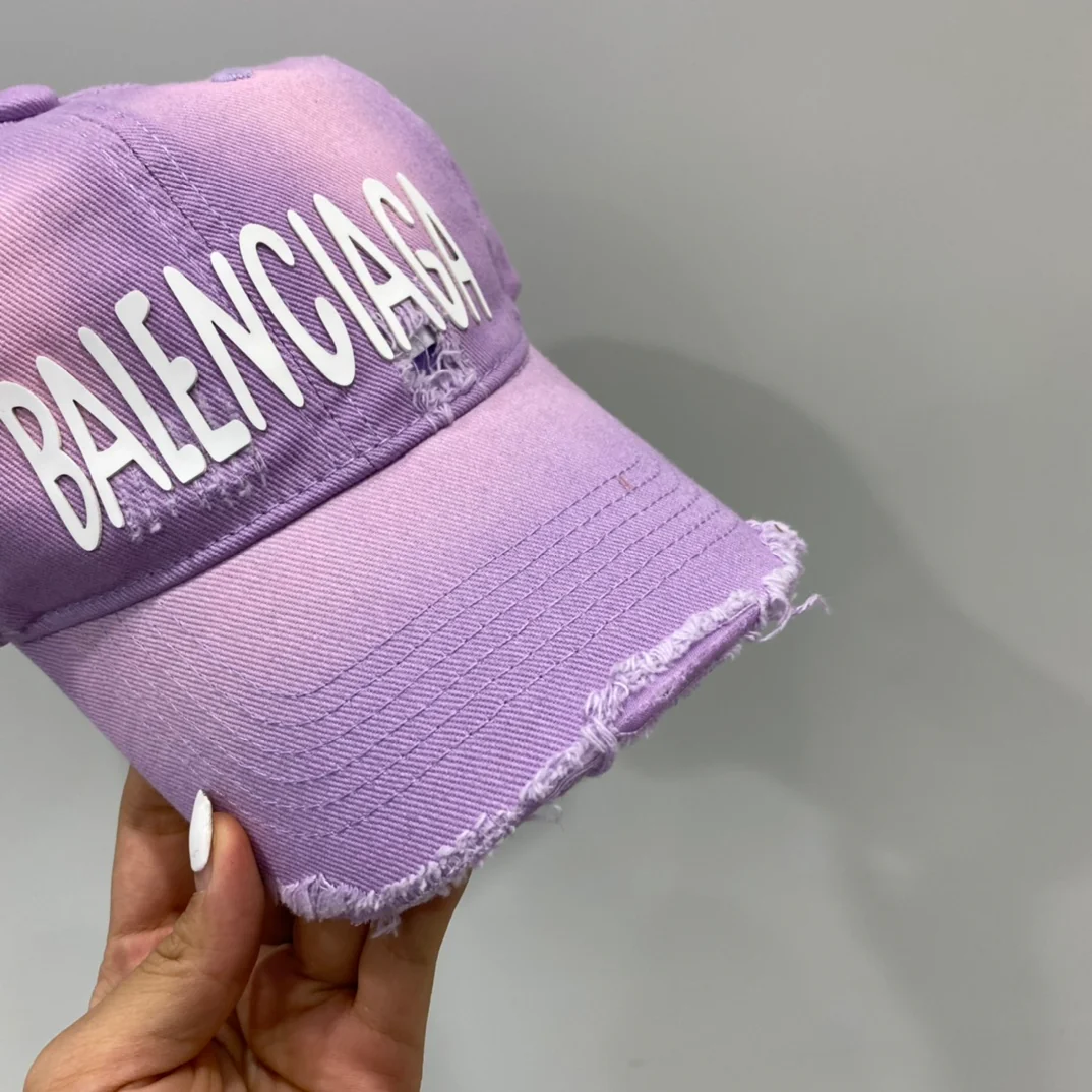 Бейсболка Balenciaga с 3D-градиентом