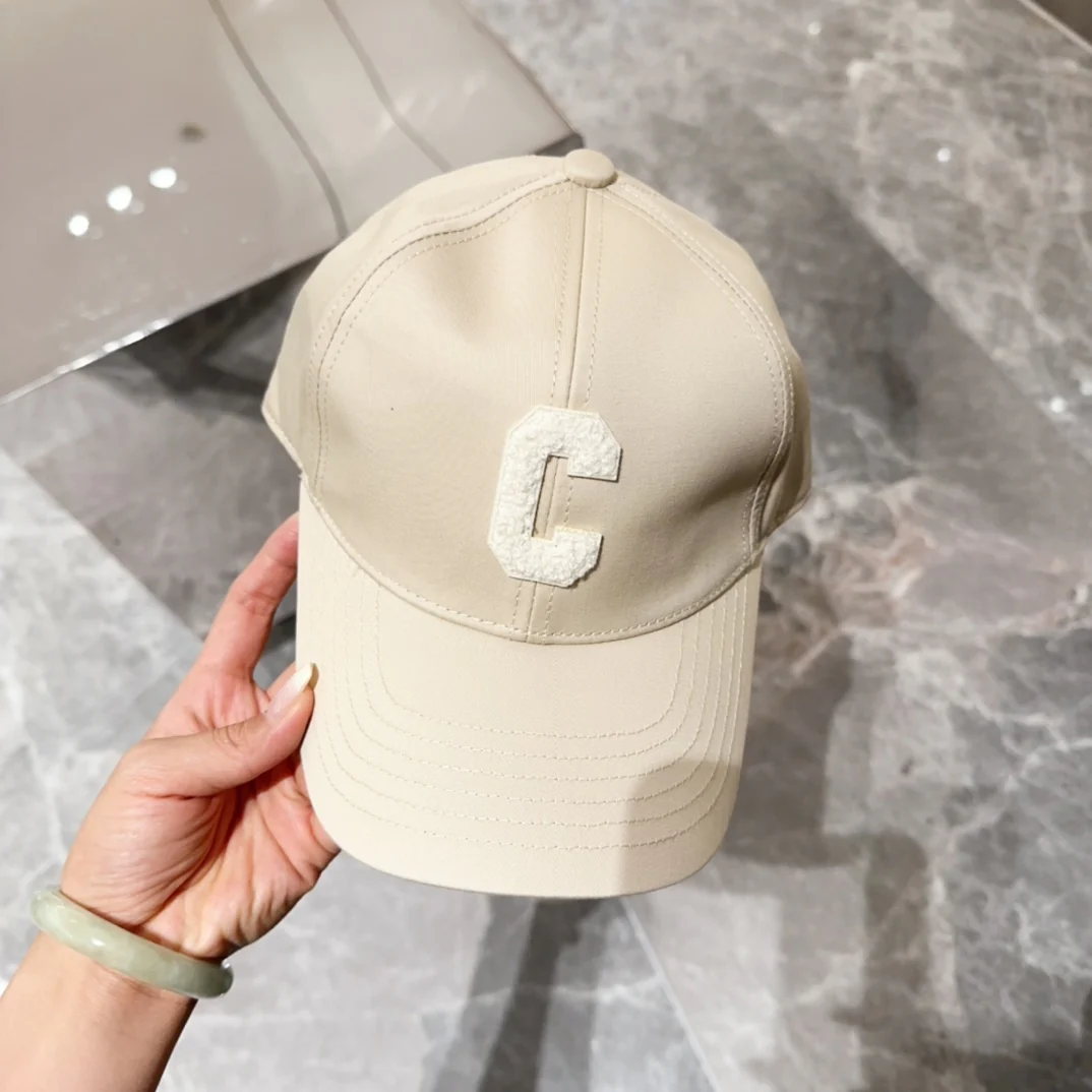 Бейсболка Celine с вышитой буквой 