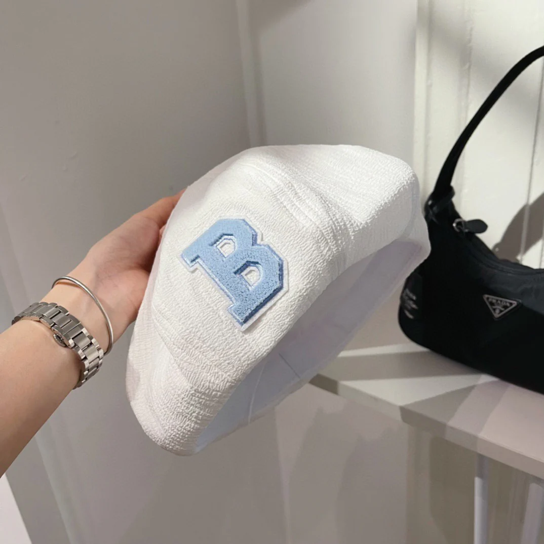 Берет Balenciaga с текстурированной поверхностью - белый