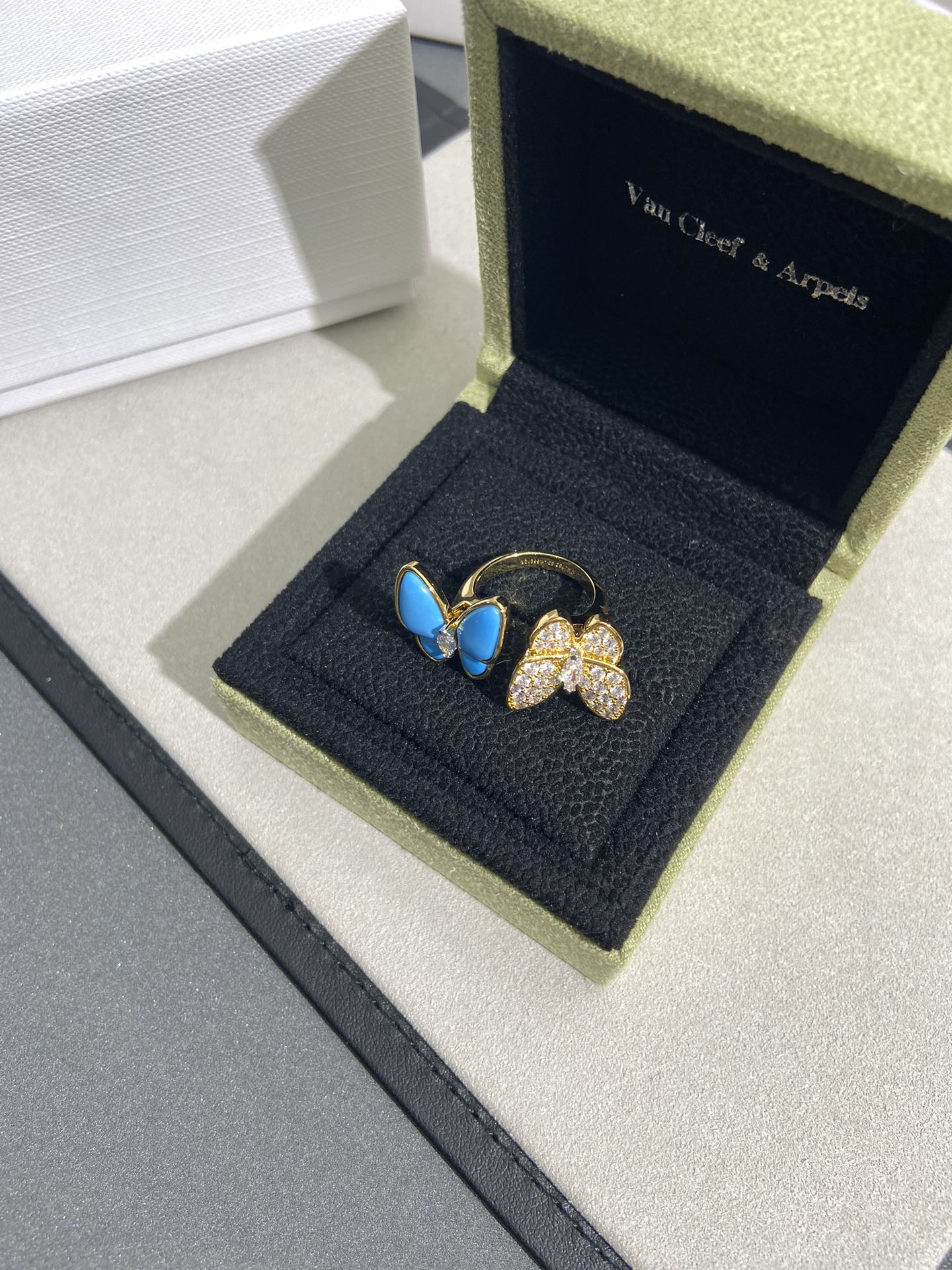 Ван Век - Кольцо 074