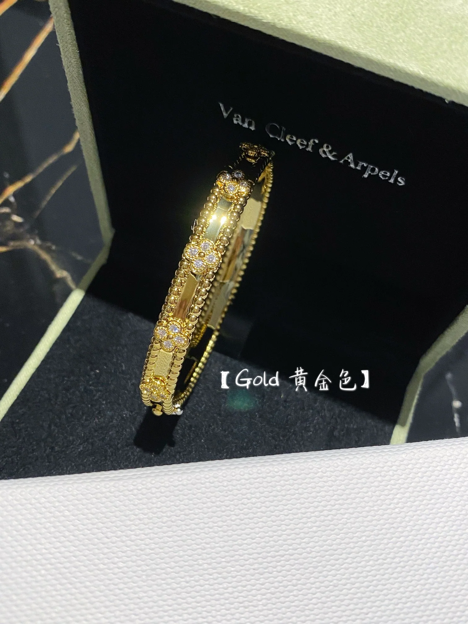 Трехцветный браслет VCA