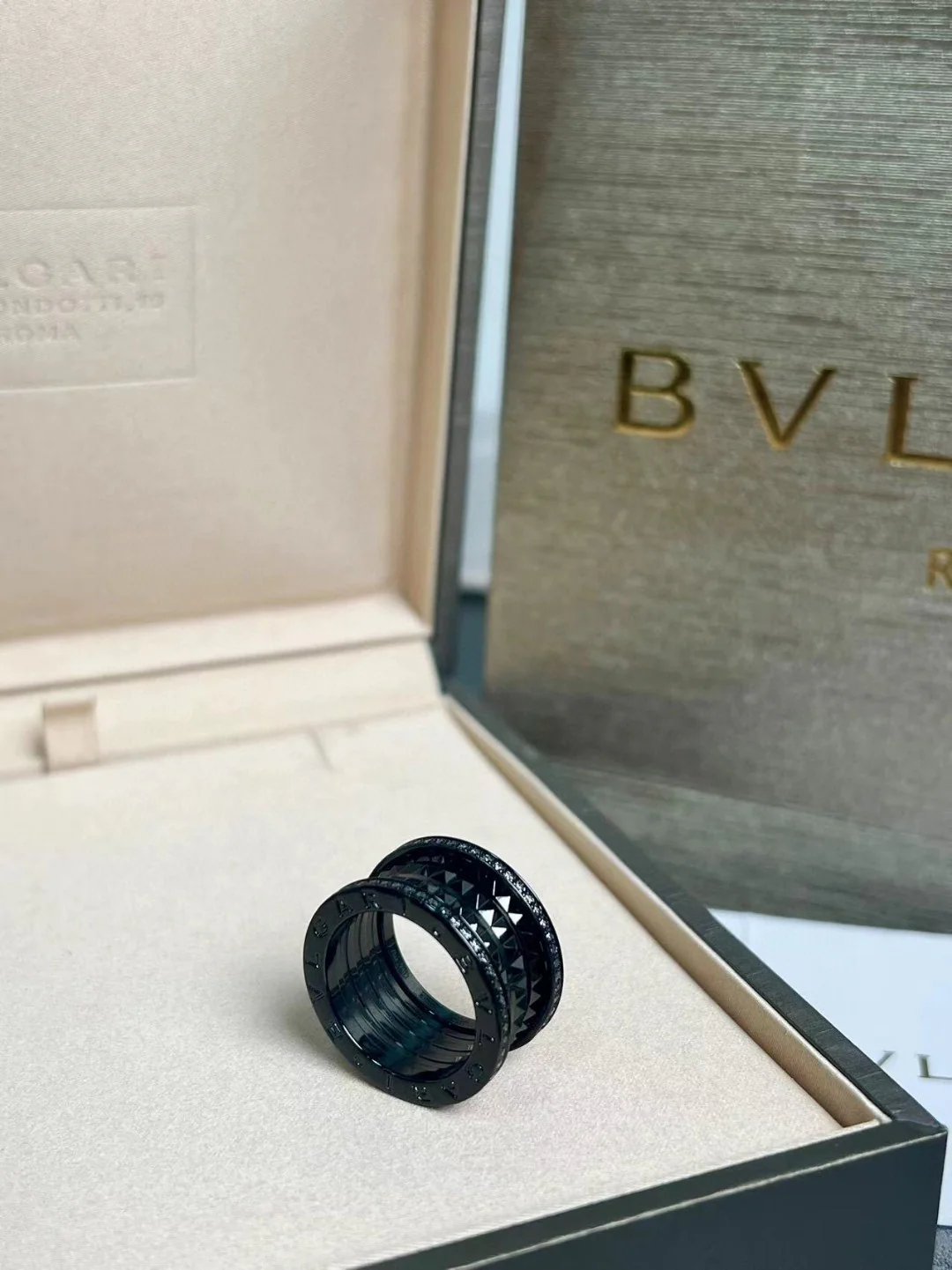 Кольцо Bvlgari 010