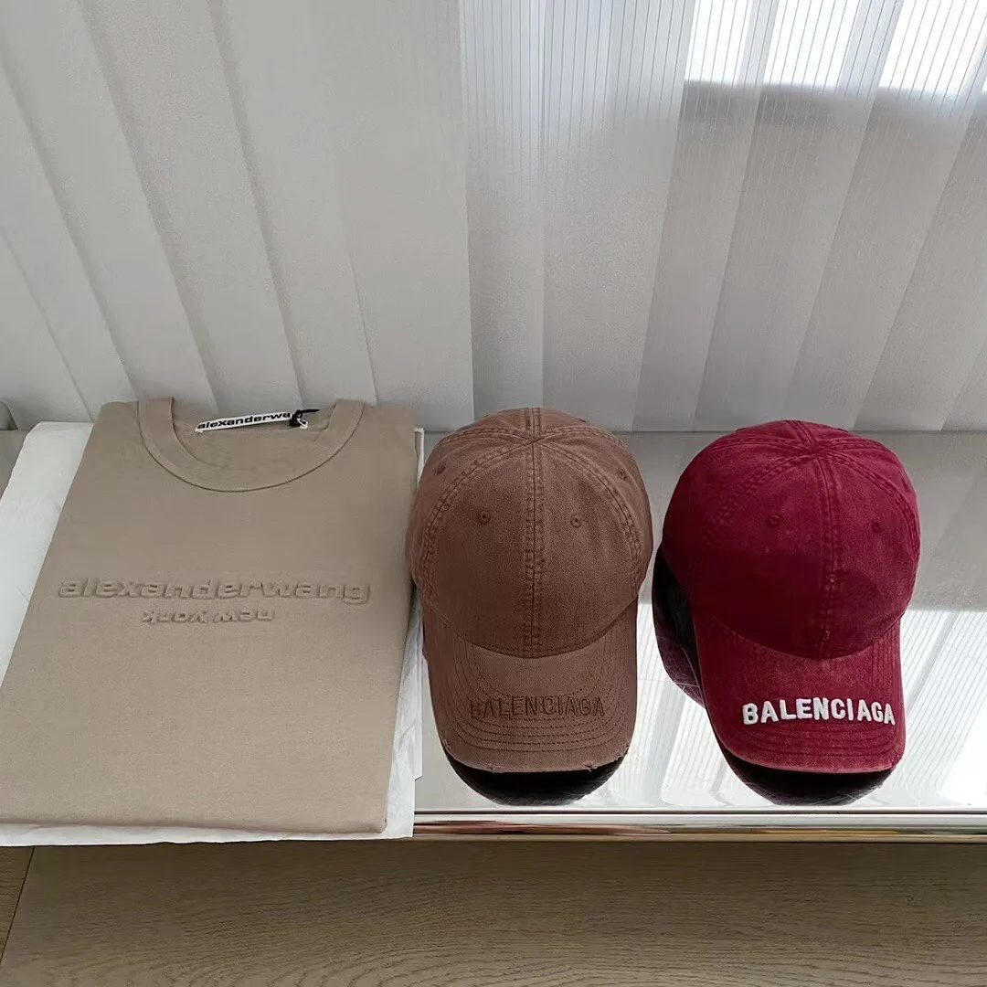 Бейсболка Balenciaga с вышивкой - коричневая