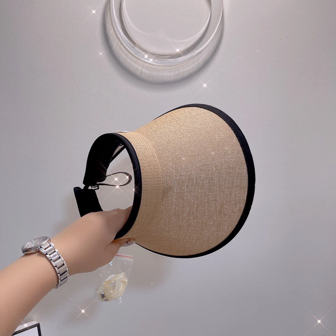 Balenciaga - Солнцезащитная шляпа из натуральной соломы с лоскутным дизайном и открытым верхом