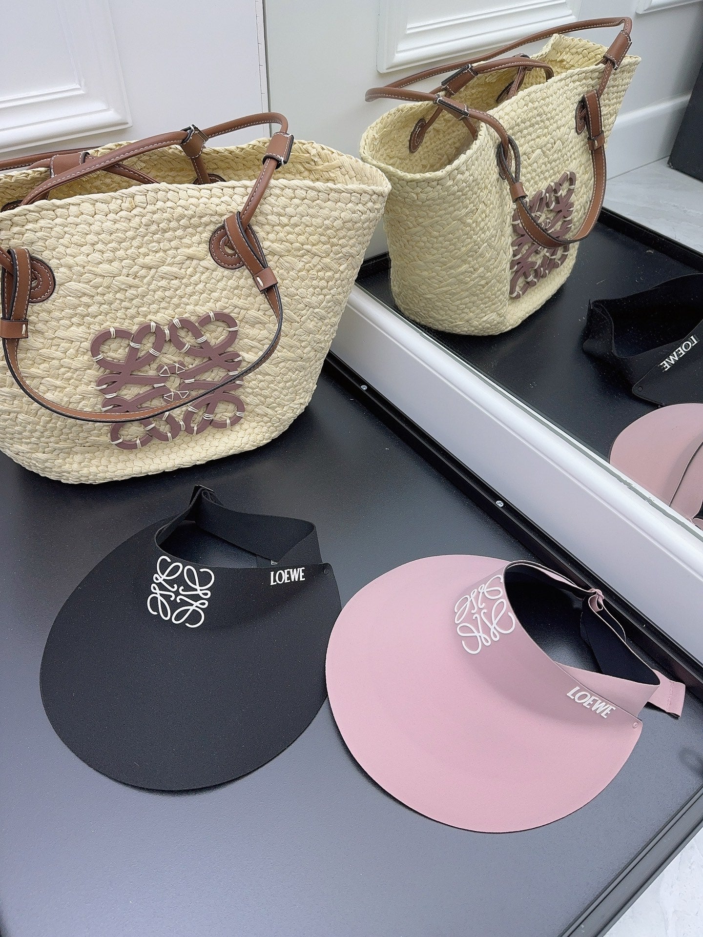 Новая модель LOEWE - бесшовная солнцезащитная шляпа