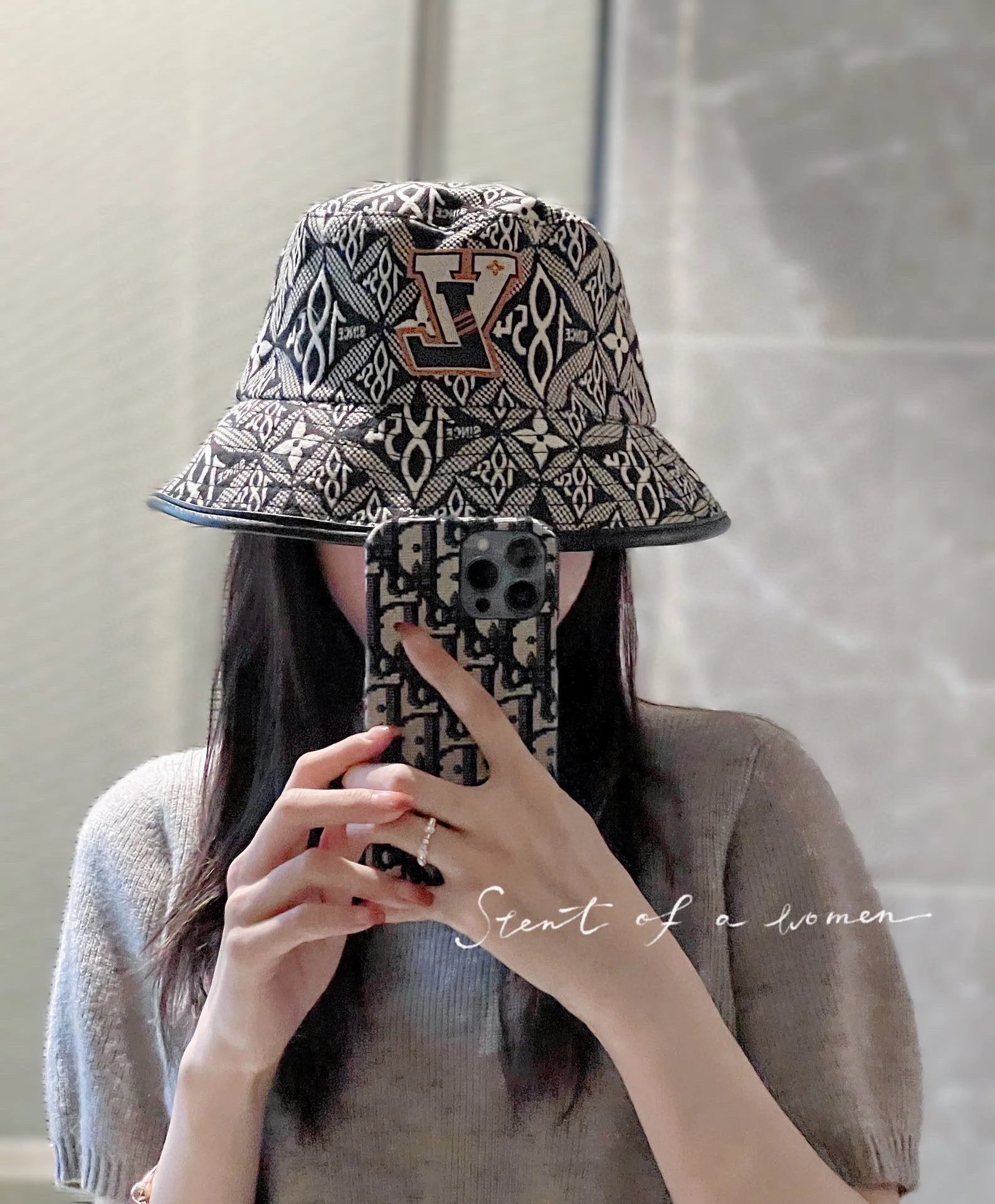 Новинка сезона весна/лето 2023 от LV - Вышитая рыбацкая шляпа - Черная