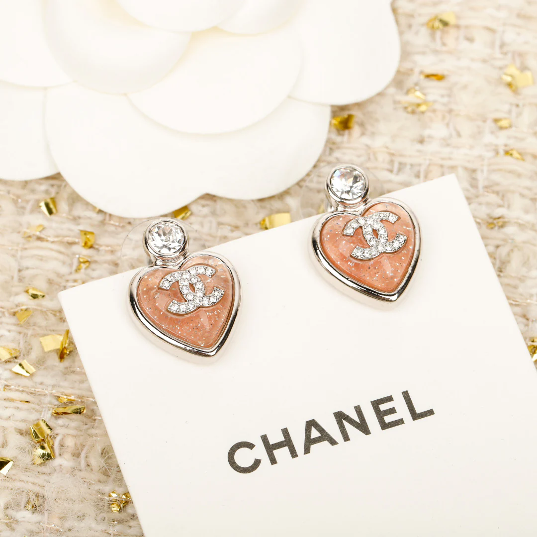 Серьги Chanel в виде голубого сердца (25 пенсов)