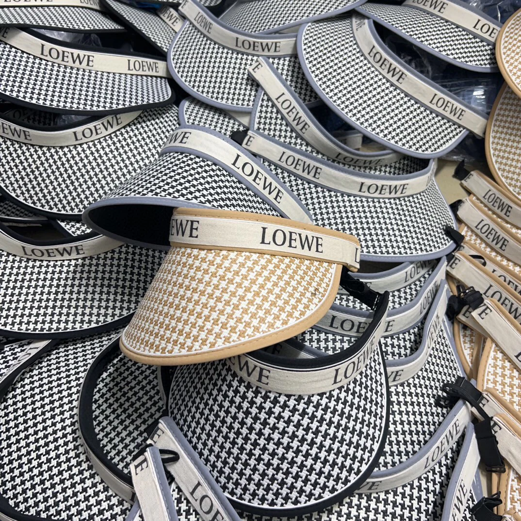 Новинка лета 2024 от LOEWE - Рыбацкая шляпа в клетку 