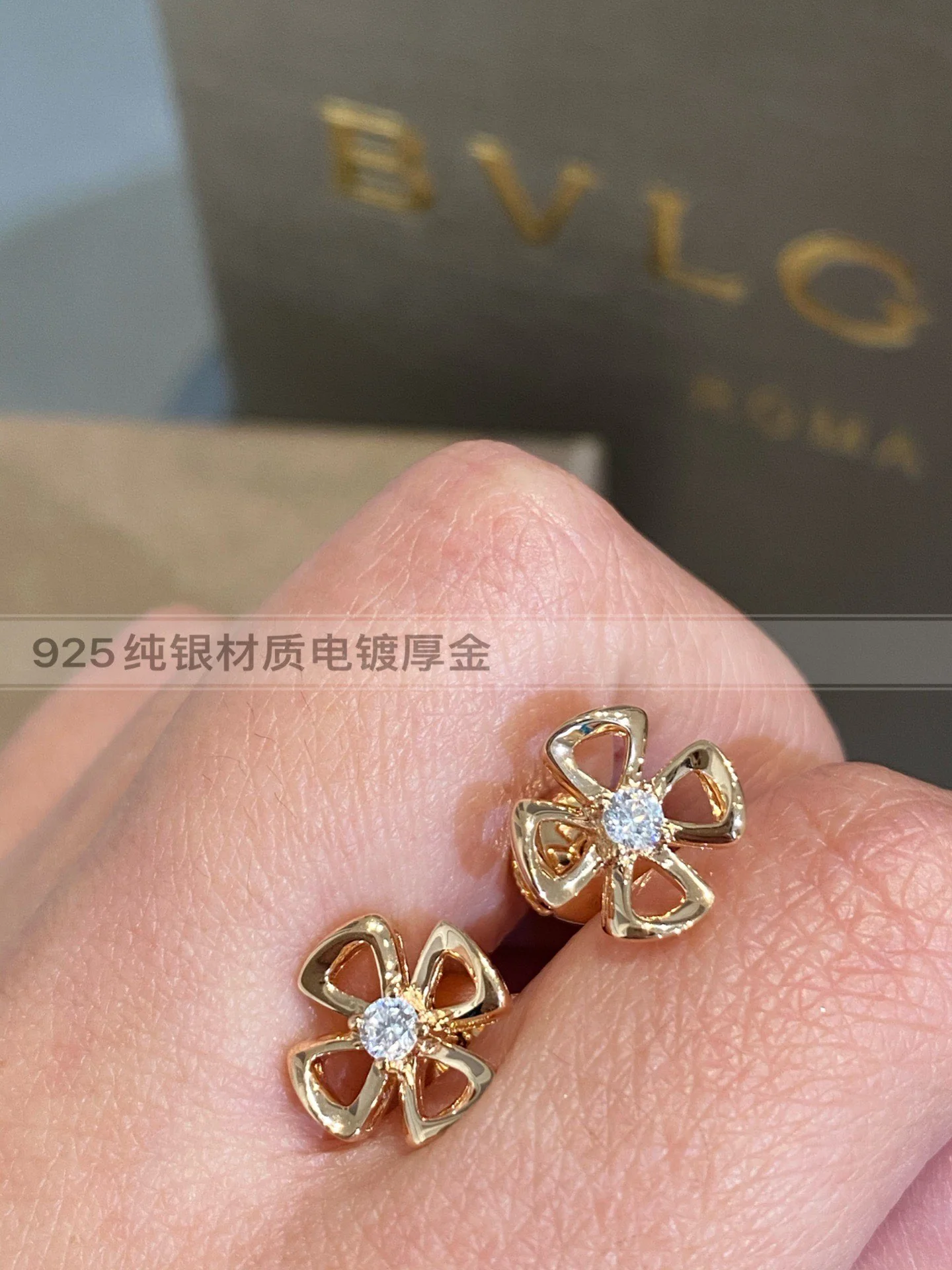 Серьги и колье Bvlgari