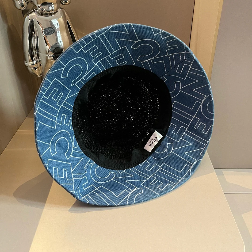 Новая рыбацкая шляпа Celine из рафии с лоскутным узором - черная.