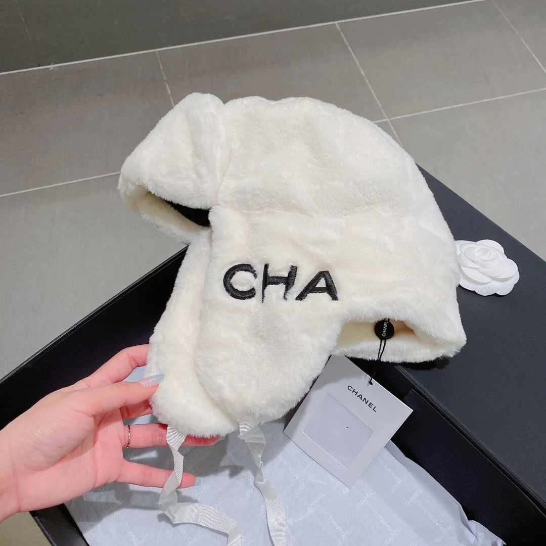 Наушники Chanel из кроличьего меха