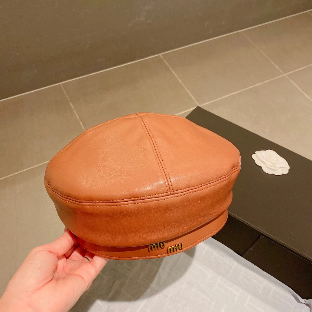 Кожаный берет Miu Miu - коричневый